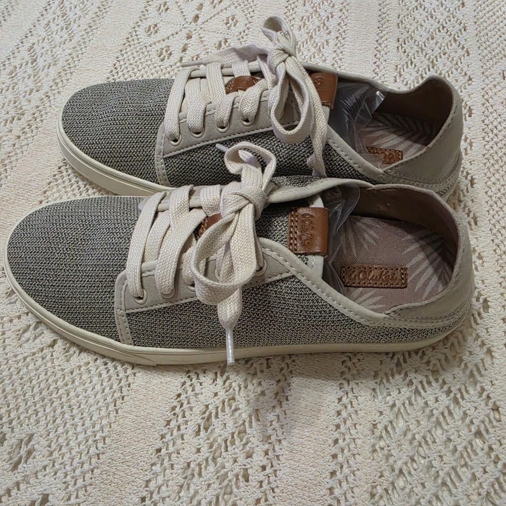 Olukai Pehuea Li Womens 7. 5 Gray Beige Sneaker Lace Up Mesh Low Top Casual